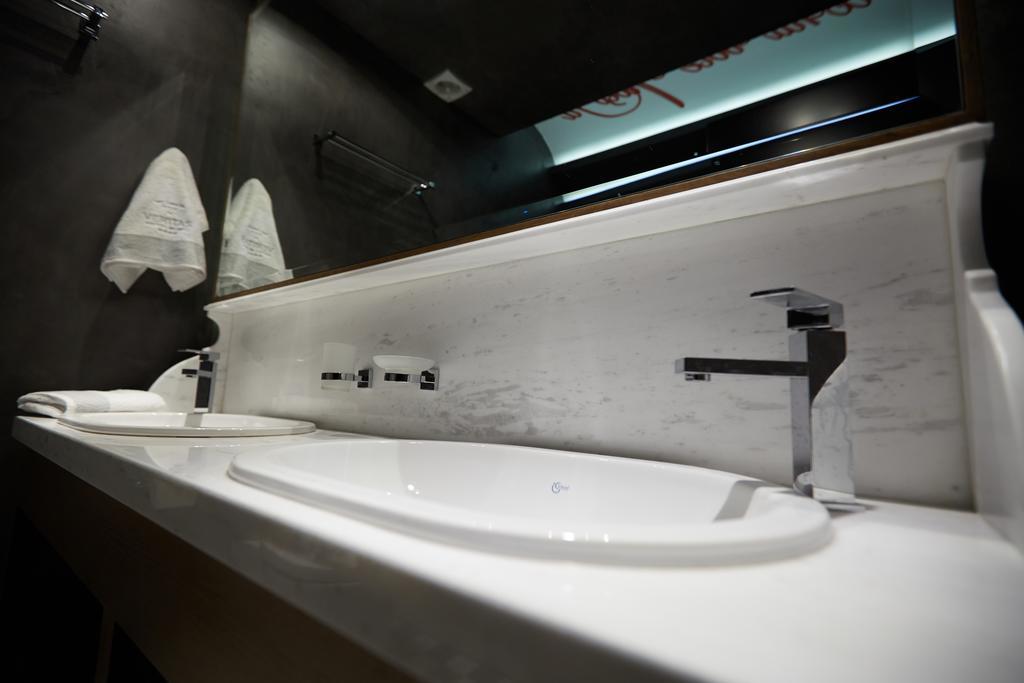 Veritas Boutique Art Hotel เวเรีย ภายนอก รูปภาพ
